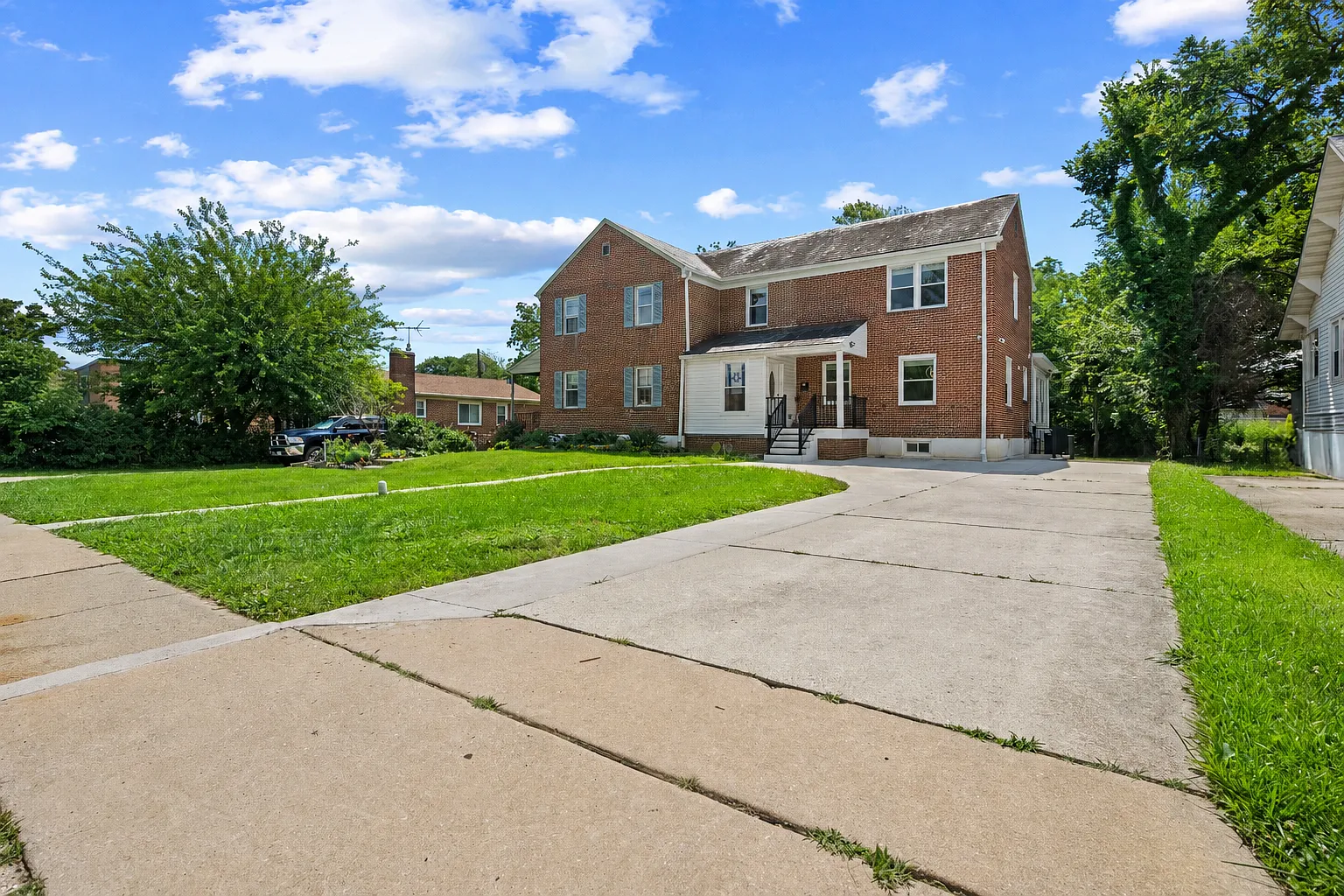 3 bed, 3.5 bath, 2400 sqft, $3,250 — Photo 1