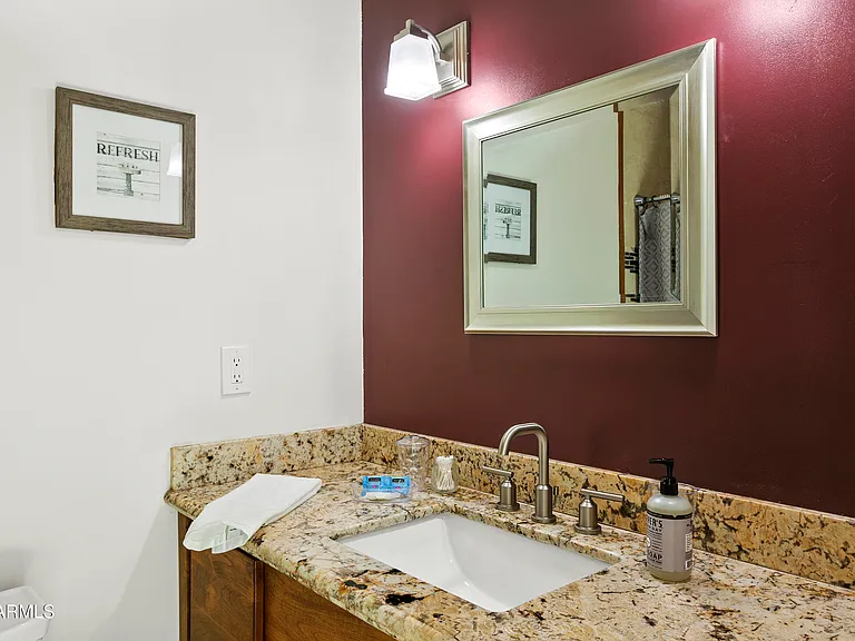 2707 E Louise Dr — Photo 15