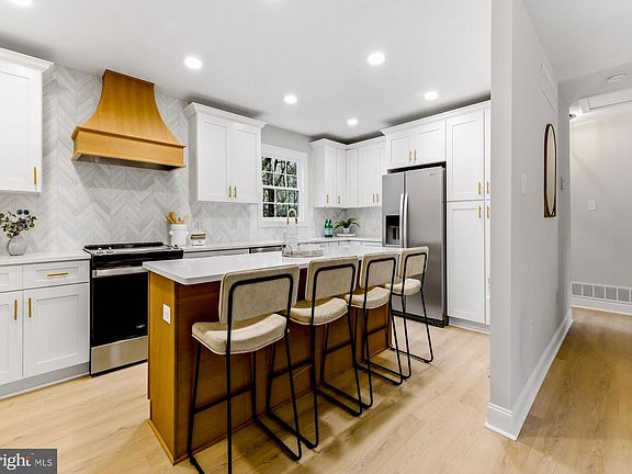 4th image of 217 Ashland Ave