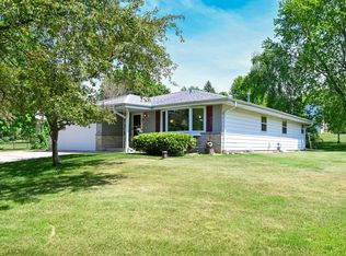 N69W29463 River Front Dr, Hartland, WI 53029