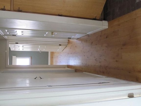 3rd image of 23187 Brookside Rd