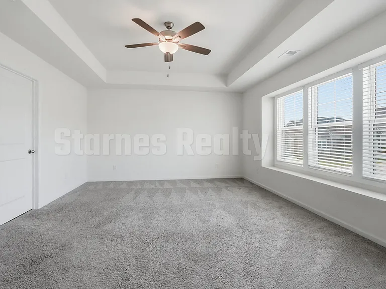 808 Pullman Loop — Photo 27