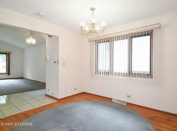 5th image of 631 S Roosevelt Ave