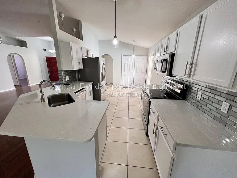 5647 Sycamore Canyon Dr — Photo 10
