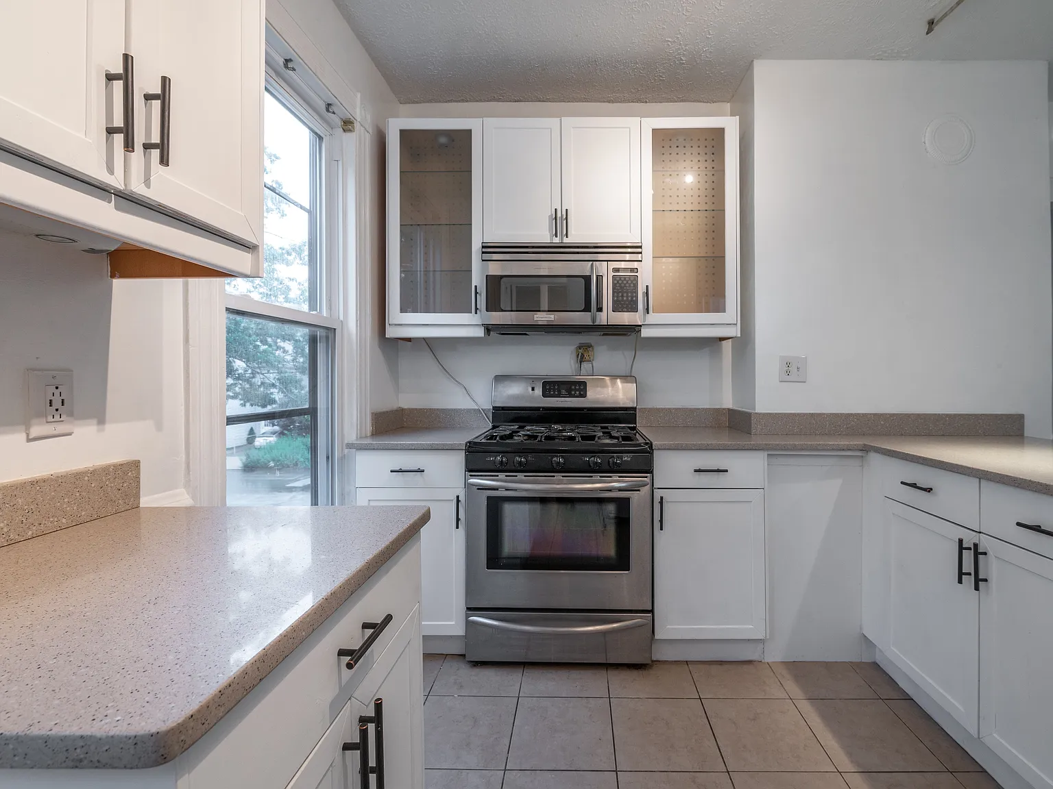 6 bed, 2000 sqft, $850 — Photo 4