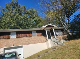 213 Hilltop Dr, Rossville, GA