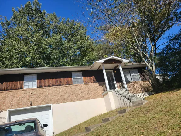 213 Hilltop Dr, Rossville, GA 30741