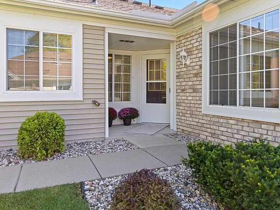 2nd image of 10939 Lexington Dr