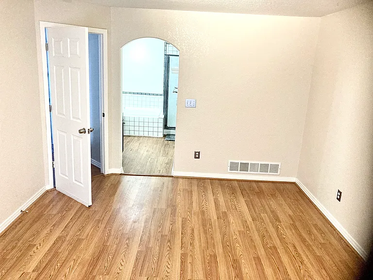 12450 E Iliff Pl — Photo 2