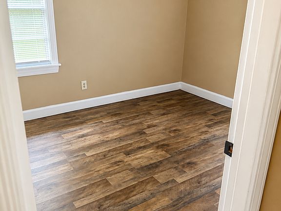 4th image of 2622 Red Oak Rd