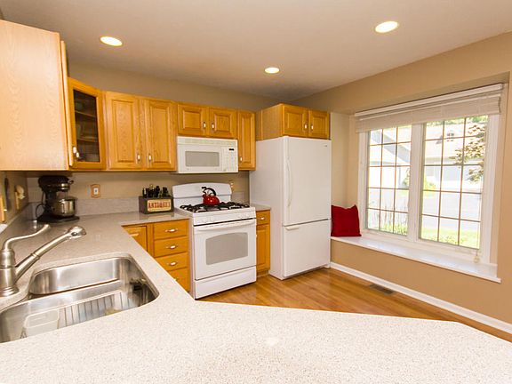 5th image of 3237 Westbury Ct