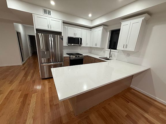 5th image of 23 E 44th St Floor 2