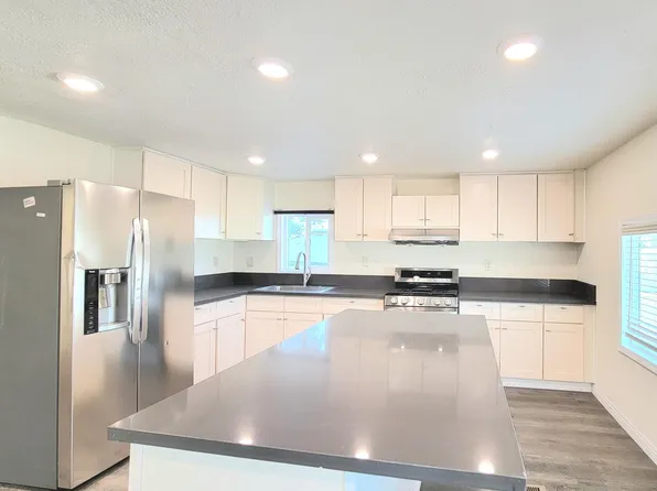 Crestview Mobile Home Park, 12821 4th St #6a168eb9a, Yucaipa, CA 92399