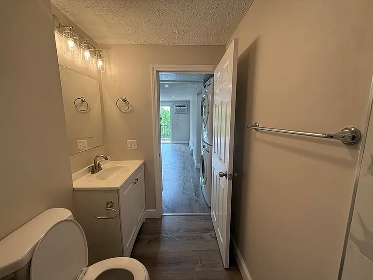 Pondsview Apartments — Photo 180