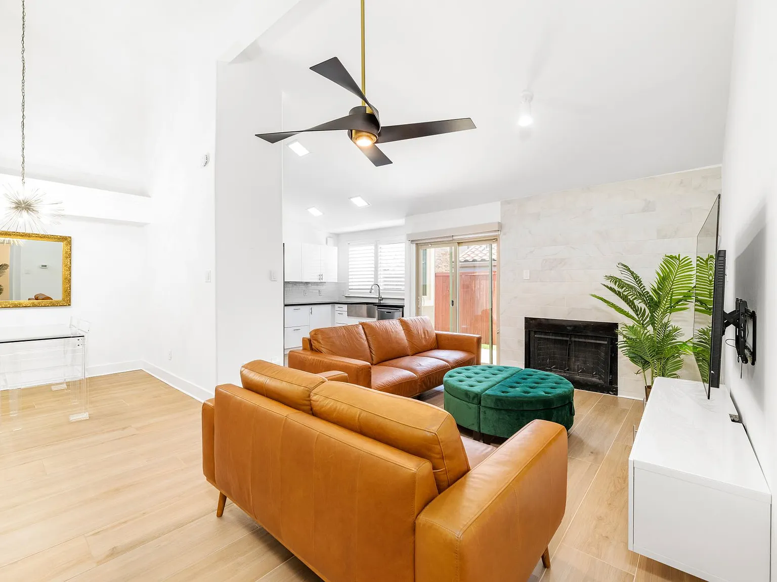 3 bed, 1412 sqft, $2,500 — Photo 2