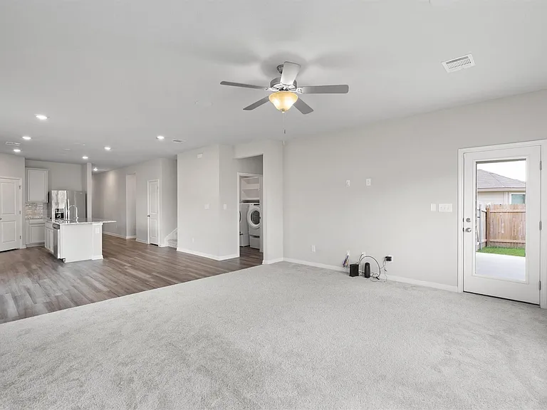 209 Golden Plains Pkwy — Photo 15