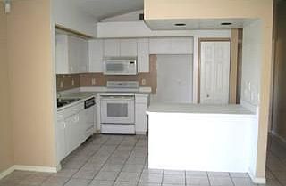 4th image of 1626 Cheshire Cir N