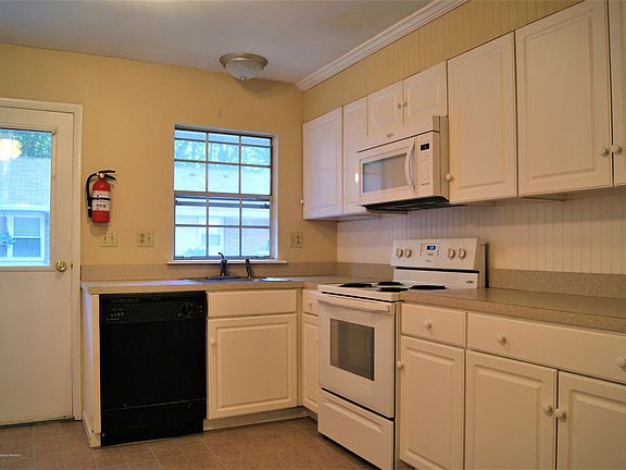 4th image of 274 Kingston Ct