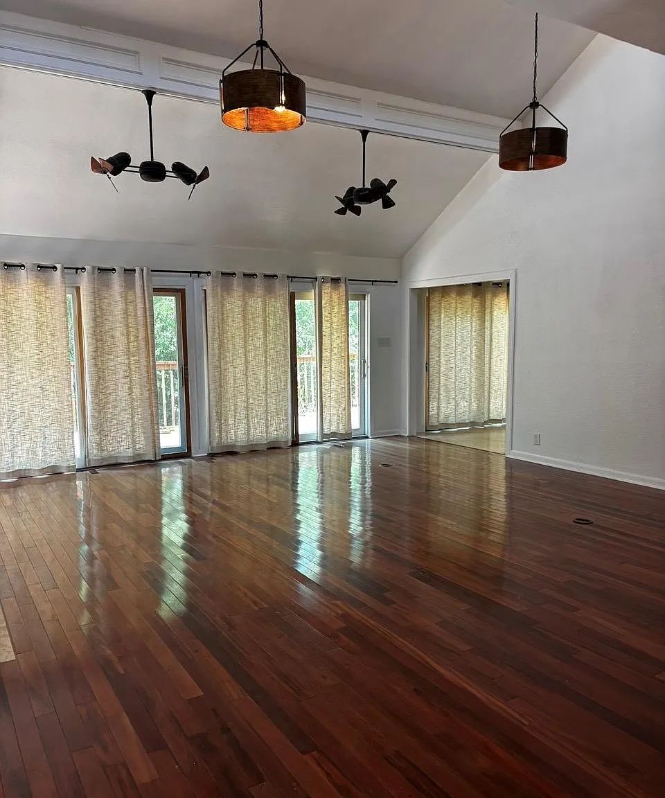 4 bed, 2.5 bath, 2698 sqft, $2,350 — Photo 4