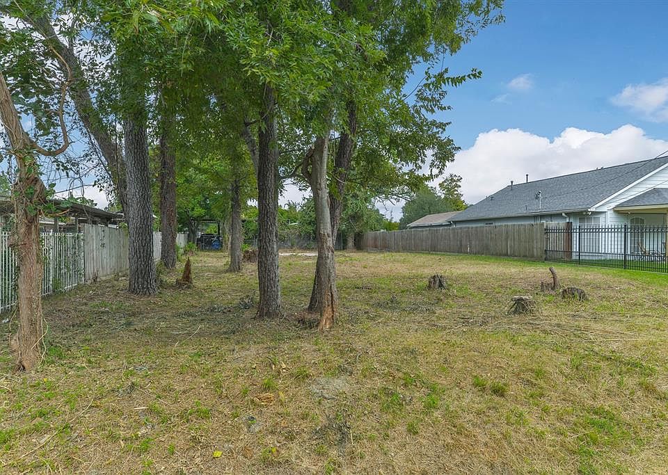 1st image of 43 Meadow Lea Dr