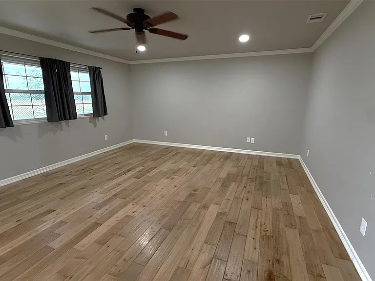 10150 FM 619 — Photo 14