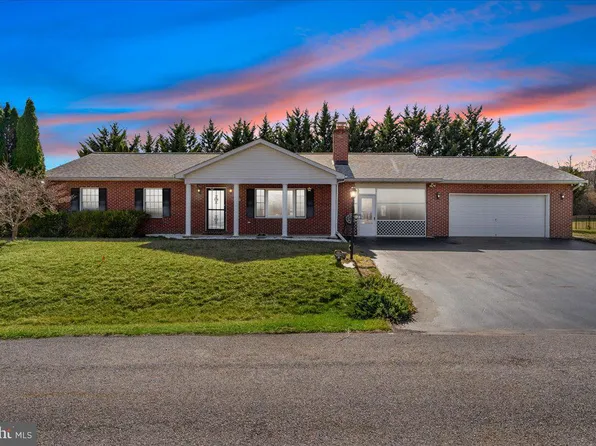 123 Plantation Dr, Hagerstown, MD 21740