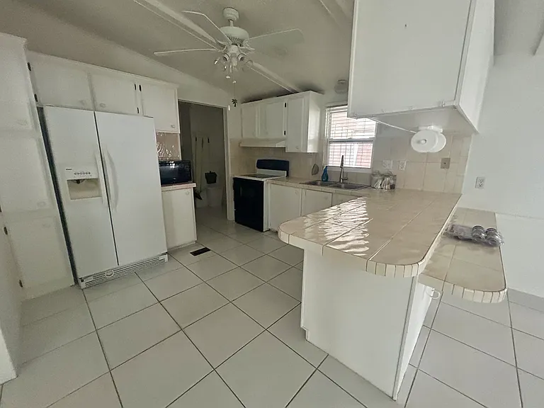 130 Grassy Key Ln — Photo 5