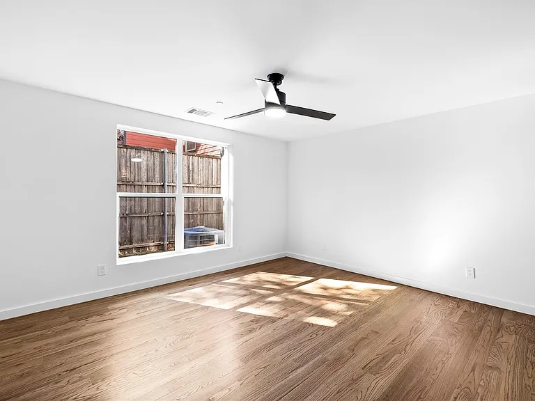 1529 Villars St — Photo 20