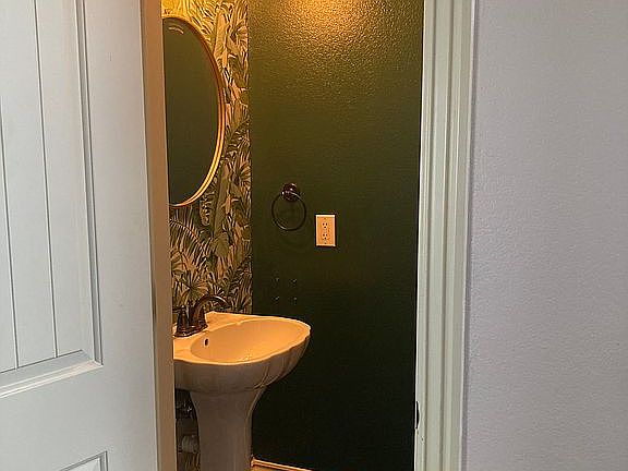 4th image of 543 N Tennyson Ln