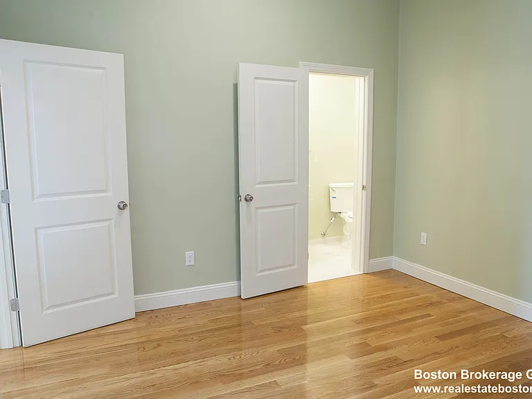 409 Dudley St — Photo 4
