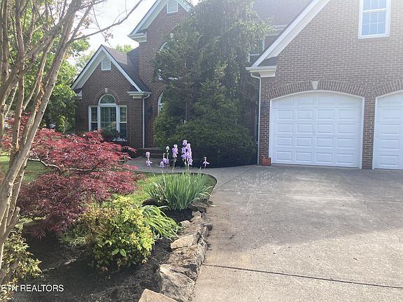 2nd image of 207 Kirkwall Ln