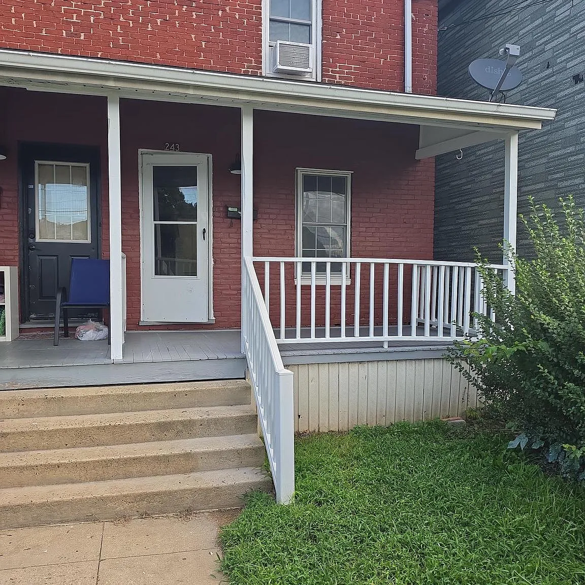 2 bed, 1.5 bath, 2072 sqft, $1,600 — Photo 1