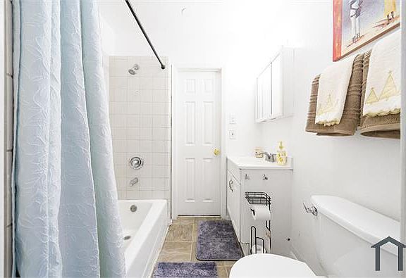 2nd image of 644 W 81st St #644
