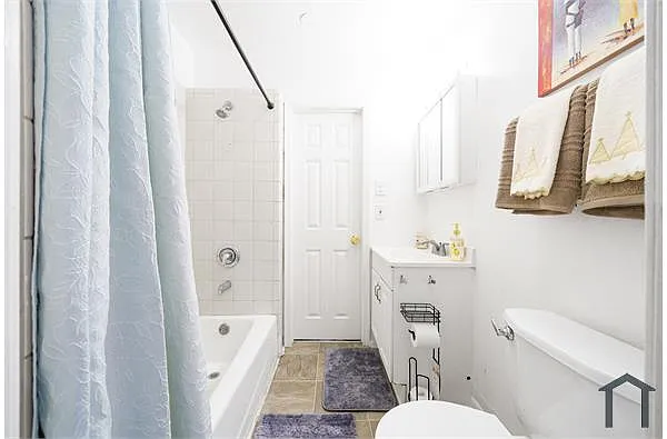 Building Photo - 644 W 81st St #644