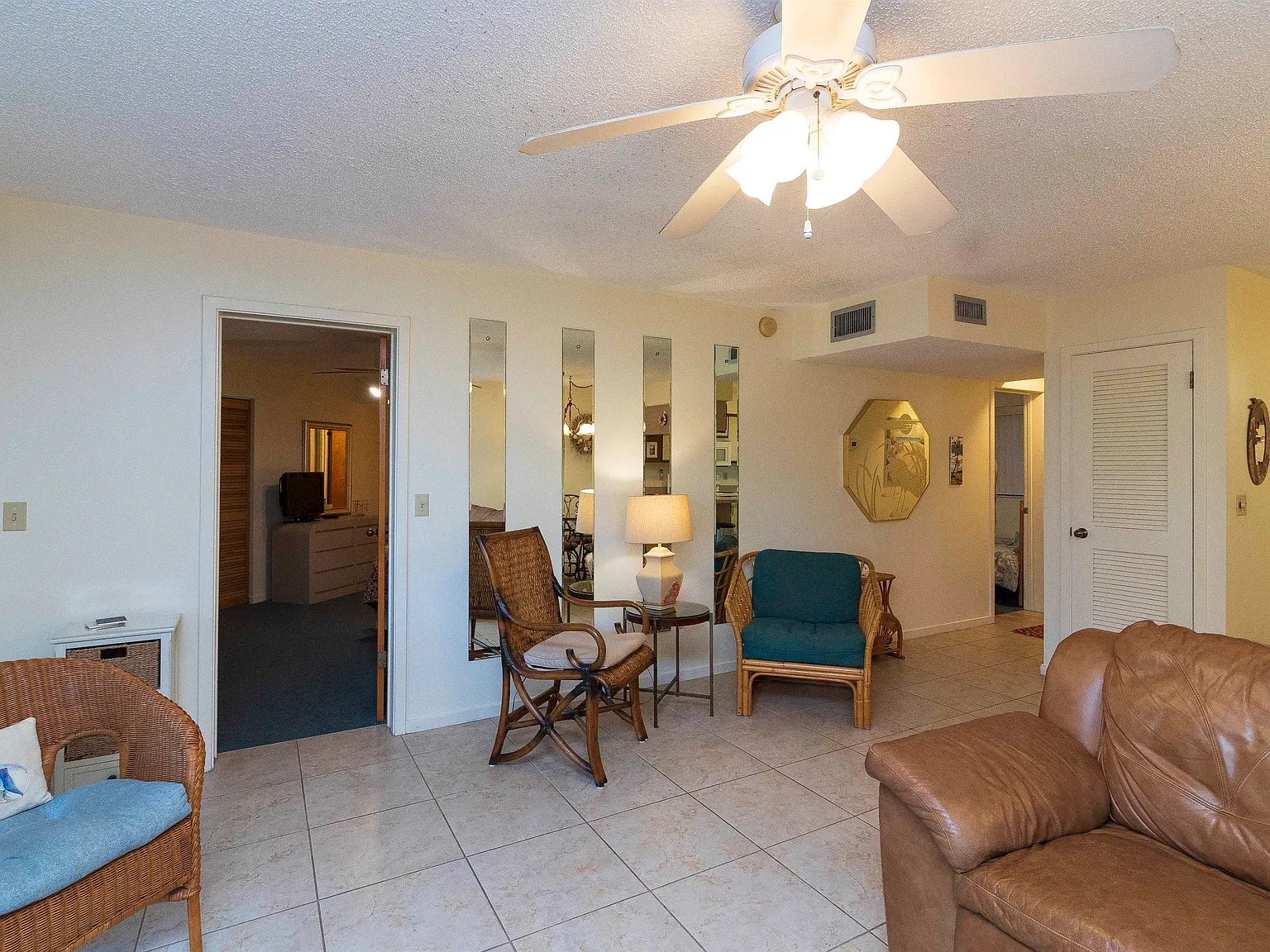 2 bed, 973 sqft, $1,900 — Photo 2