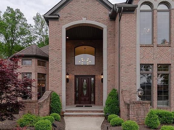 2nd image of 30273 Woodlyn Pl
