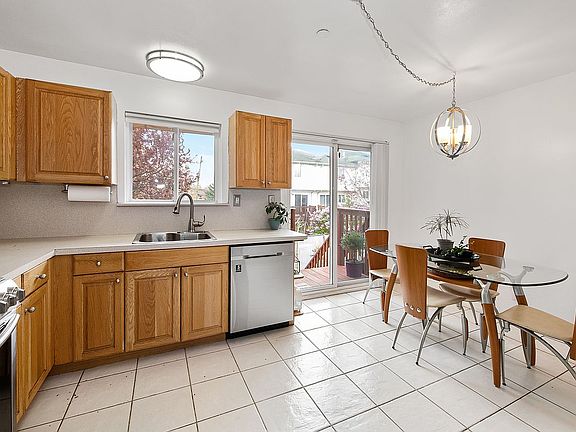 5th image of 2 Townsend Ave