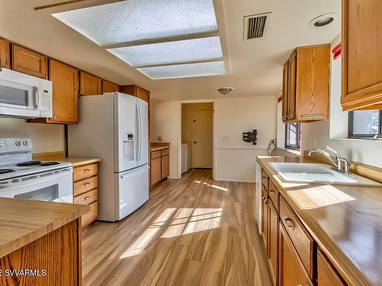 Nice kitchen with eating nook