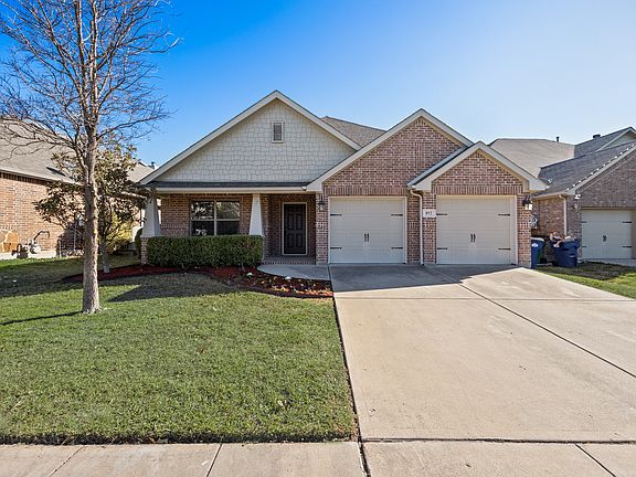 3rd image of 892 Honey Locust Dr