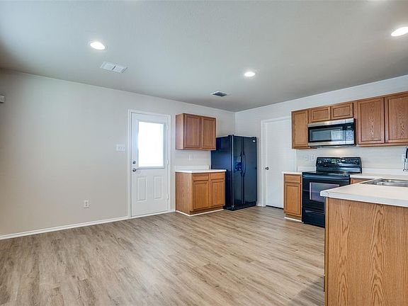 5th image of 301 Butch Cassidy Dr