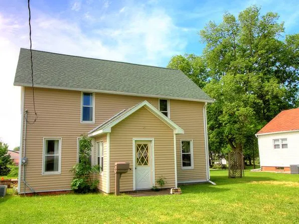 623 E 10th St, Gibson City, IL 60936