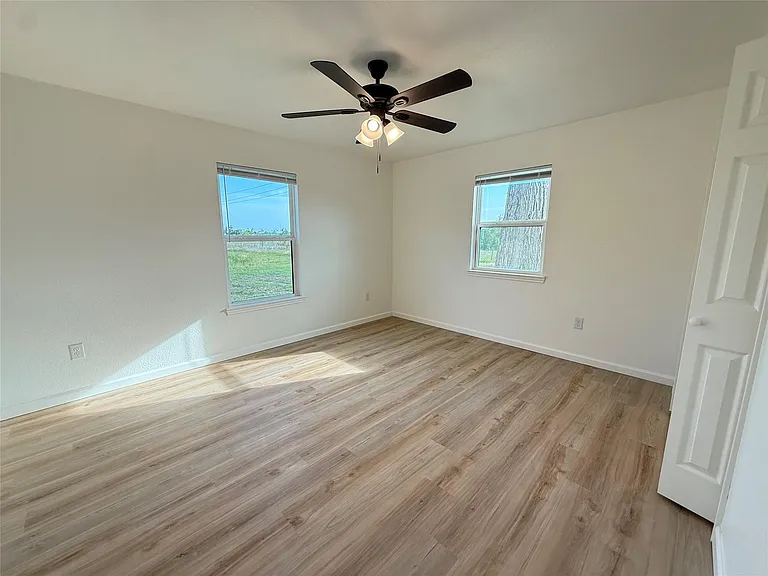 800 Old Thorndale Rd — Photo 18