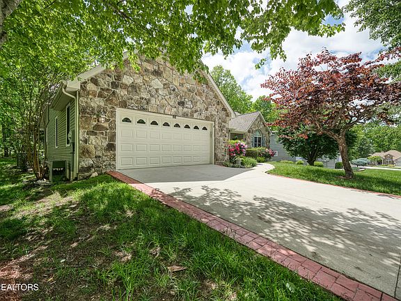 5th image of 55 Loxley Ln