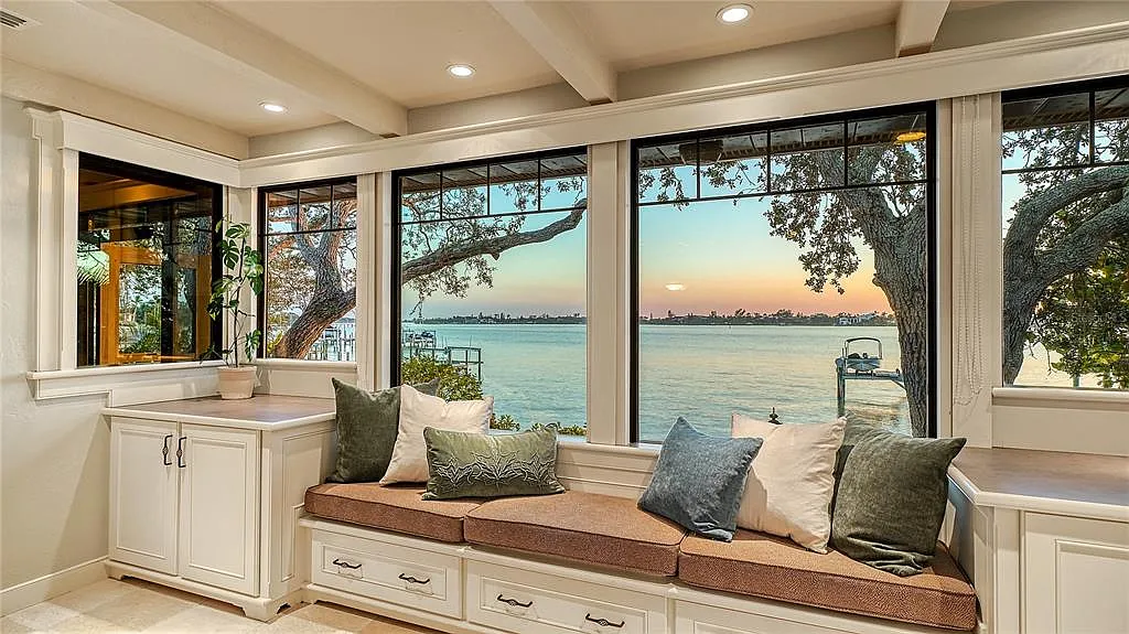 4 bed, 3.0 bath, 2575 sqft, $10,000 — Photo 2