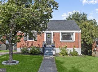 910 Olmstead Rd, Baltimore, MD 21208