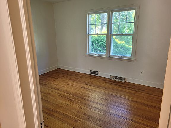 2nd image of 5403 Seymour Rd
