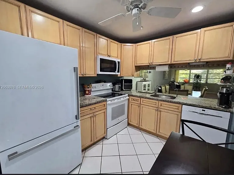 1103 Bahama Bnd #H2 — Photo 5