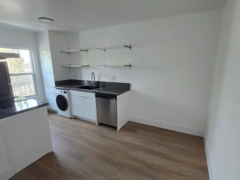 Renovated Units In Echo Park — Photo 7