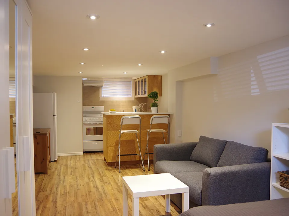 41 Queens Ave #1