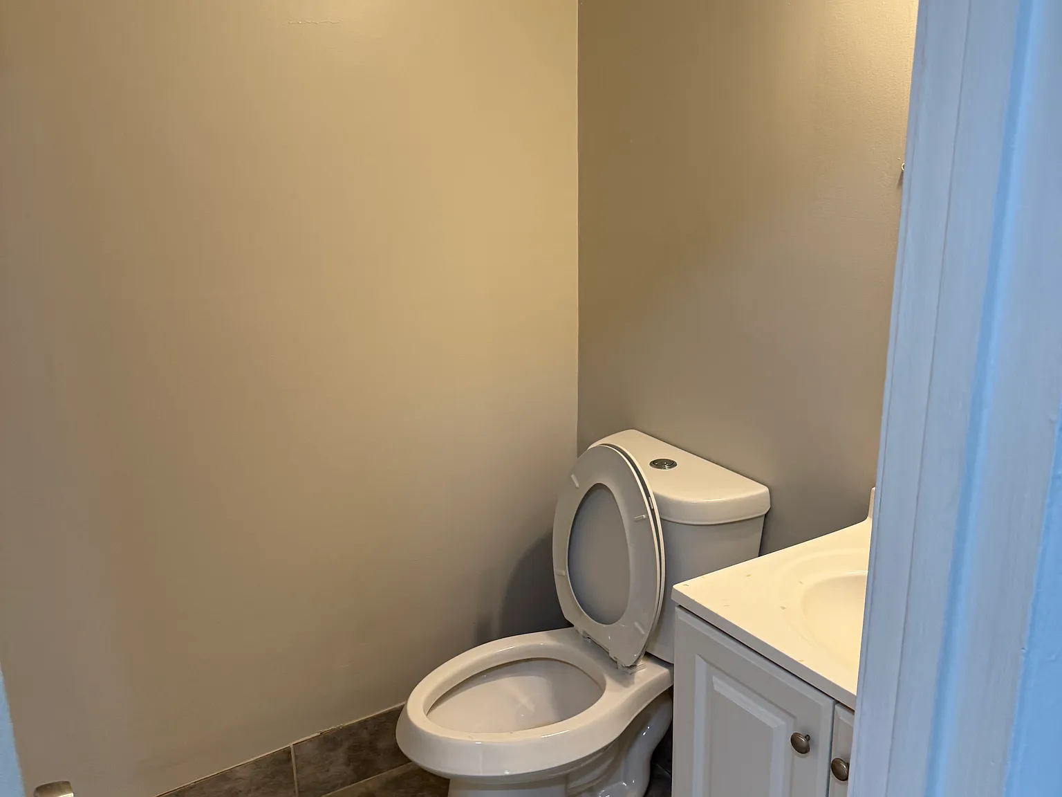 2 bed, 1.5 bath, 1008 sqft, $1,700 — Photo 2